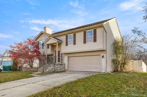 7595 Streamwood Dr, Ypsilanti, MI 48197