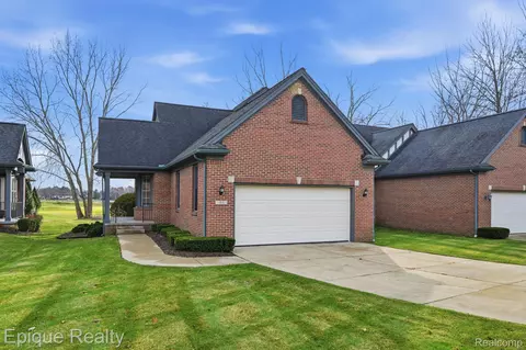 115 Sandhills Ln, Orion, MI 48362
