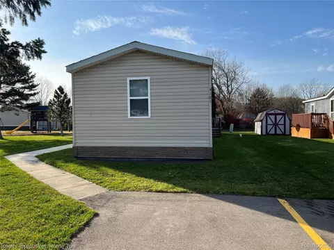 4101 Mapleview Ct E, Brown City, MI 48416