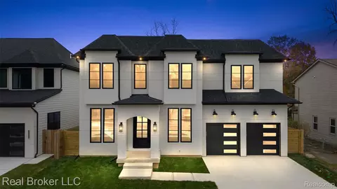 4240 Tonawanda Ave, Royal Oak, MI 48073