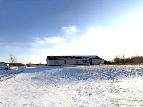 6433 Norman Rd, Grant, MI 48032