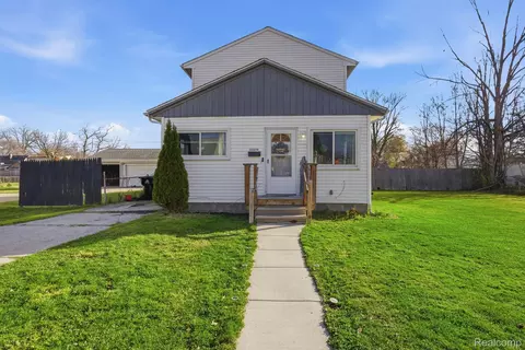 26604 Normandy St, Roseville, MI 48066
