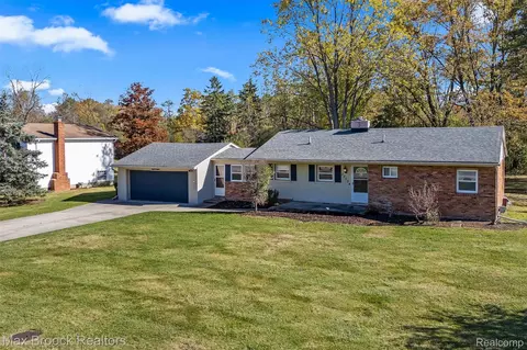 22534 Karen Ct, Farmington Hills, MI 48336