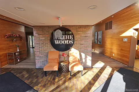 18230 University Park Dr, Livonia, MI 48152
