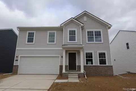 420 Hidden Riv W, Holly, MI 48442
