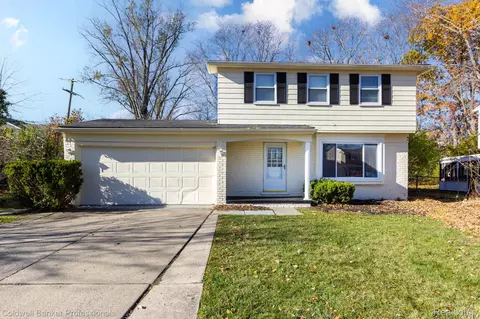 30201 Canterbury Dr, Southfield, MI 48076