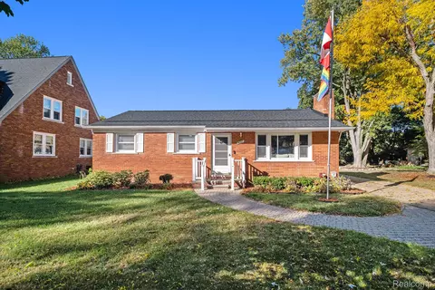 9101 Ball St, Plymouth, MI 48170