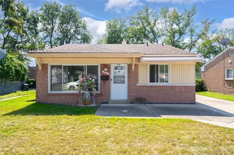 13341 Albany St, Oak Park, MI 48237