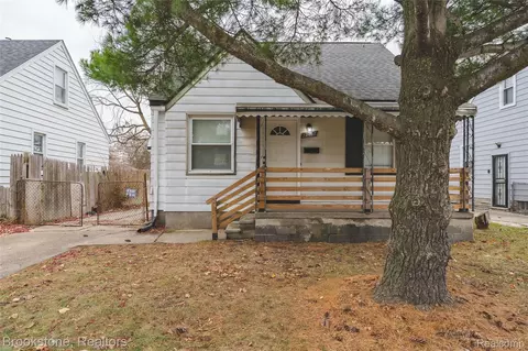 22482 Tuscany Ave, Eastpointe, MI 48021