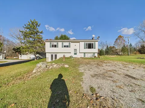 1801 E Norway Lake Rd, Lapeer, MI 48446