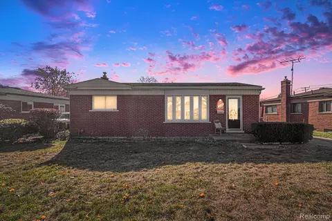 9448 Blaty St, Taylor, MI 48180
