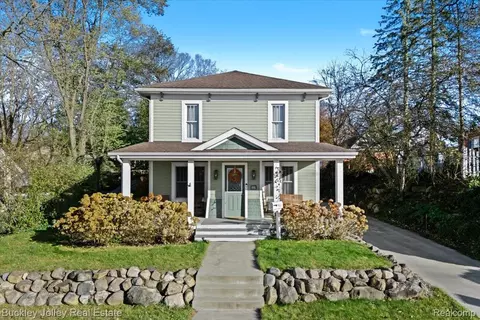 116 Leith St, Brighton, MI 48116