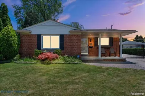 26411 W Warren St, Dearborn Heights, MI 48127