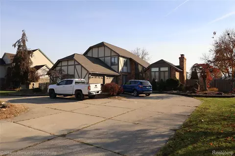 22305 King Rd, Woodhaven, MI 48183