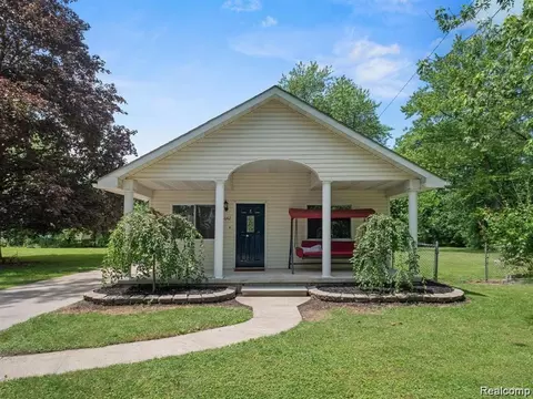 5642 Weddell St, Dearborn Heights, MI 48125