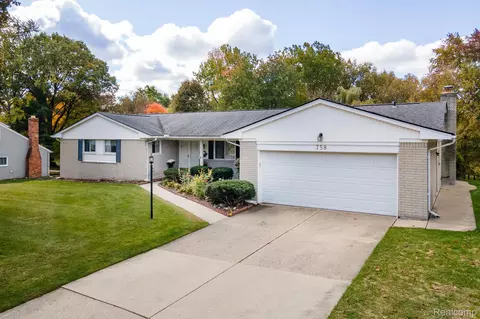 758 Lake Forest Rd, Rochester Hills, MI 48309