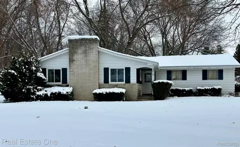 2416 Monte Carlo Dr, Howell, MI 48843