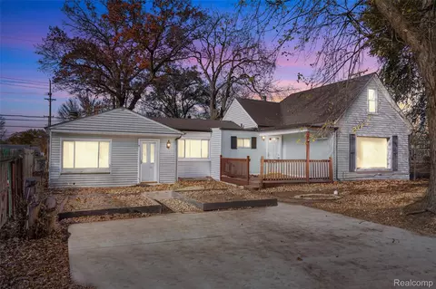 11254 Lincoln St, Taylor, MI 48180