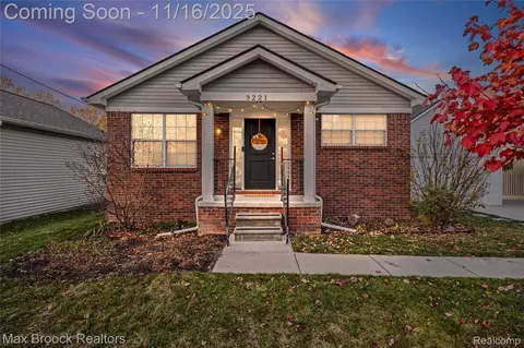 3221 Bessie St, Auburn Hills, MI 48326