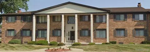 19713 E 8 Mile Rd #70, Saint Clair Shores, MI 48080