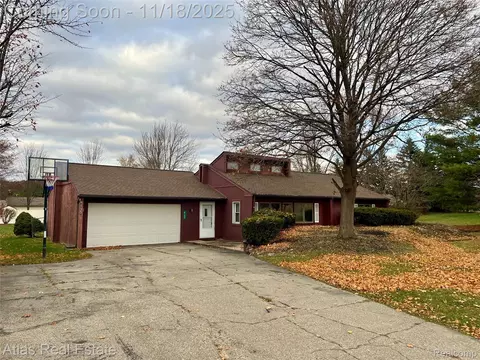 8195 E Atherton Rd, Davison, MI 48423