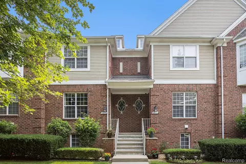 5975 Windemere Ln, Shelby Township, MI 48316