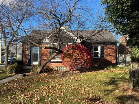 1678 N Taunton Rd, Birmingham, MI 48009