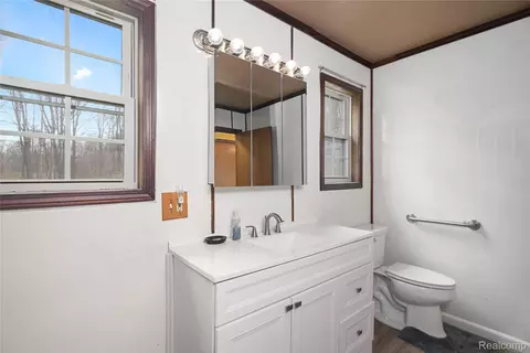 Bath - 2222 Loree Rd, Washington, MI 48401 photo 4 of 7
