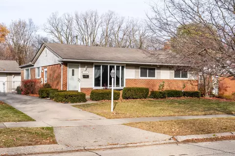 31732 Bretton St, Livonia, MI 48152