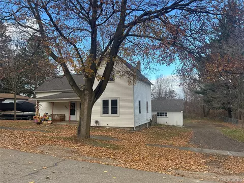 5447 North St, Dryden, MI 48428