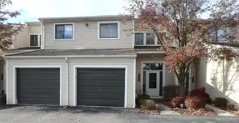 5883 Windward Ct, Independence, MI 48346