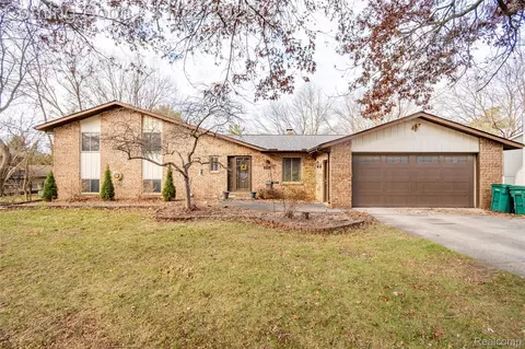 5333 Waterford Rd, Independence, MI 48346