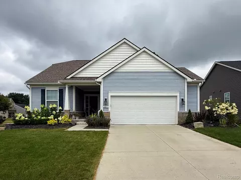 8211 Carston Ln, Brighton, MI 48116