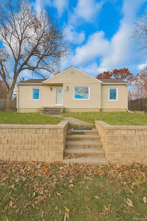 7276 Andersonville Rd, Independence, MI 48346