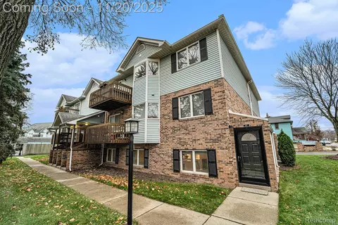 102 Pinewood Cir, Plymouth, MI 48170