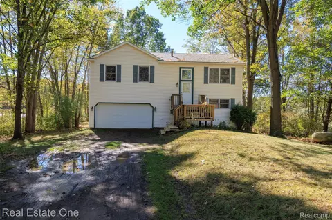 2533 Armond Rd, Howell, MI 48855