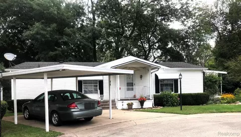 616 Holly Ct, Jonesville, MI 49250