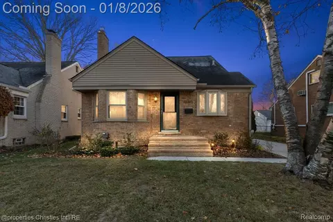 13365 Winchester Ave, Huntington Woods, MI 48070