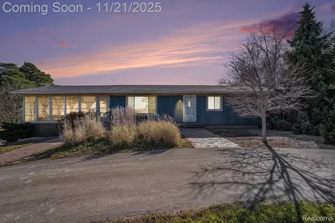 2500 Fisher Rd, Howell, MI 48855