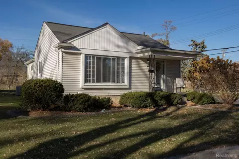 232 S Manitou Ave, Clawson, MI 48017