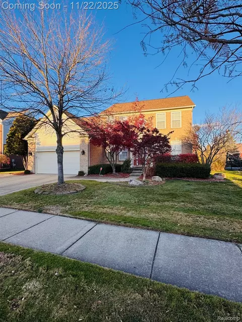 4728 Walden Dr, Troy, MI 48098
