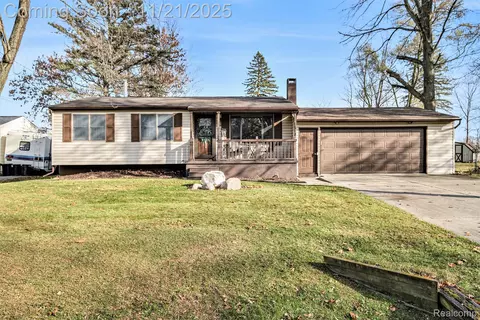1517 Mackinaw Dr, Davison, MI 48423