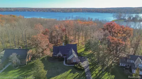 11535 Lancelot Ln, Putnam, MI 48169