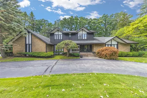 1287 Charrington Rd, Bloomfield Hills, MI 48301