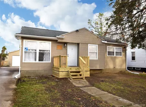 4822 Birchcrest Dr W, Flint, MI 48504