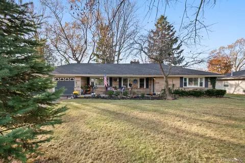 6736 Lakeshore Rd, Worth, MI 48450