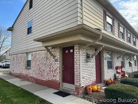 140 Princeton Dr, South Lyon, MI 48178