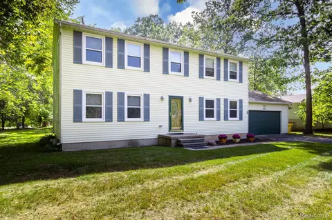 22133 Meridian Rd, Grosse Ile, MI 48138