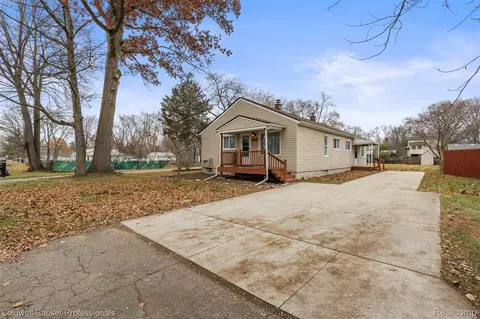 18288 Deering St, Livonia, MI 48152