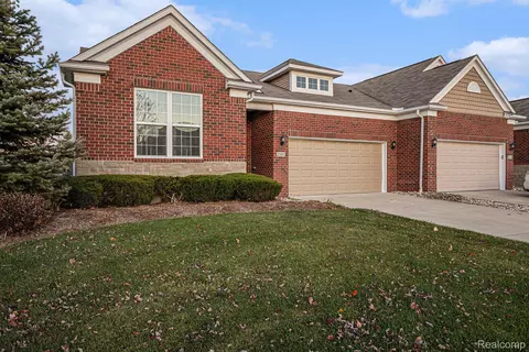 2001 Trimble St, Lake Orion, MI 48360